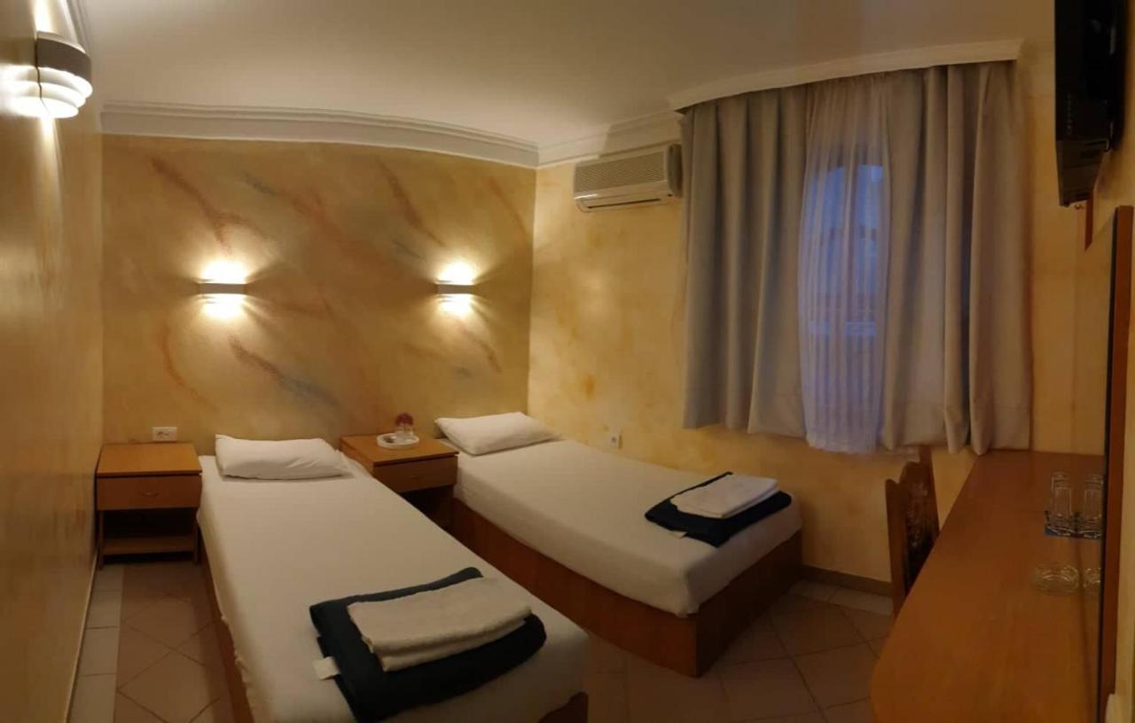 Estrada Lux Hotel Belgrado Buitenkant foto