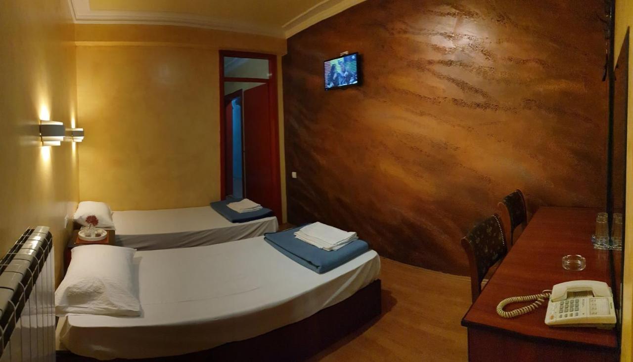 Estrada Lux Hotel Belgrado Buitenkant foto